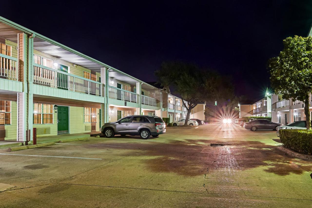Hometowne Studios By Red Roof Dallas - North Addison - Tollway Extérieur photo