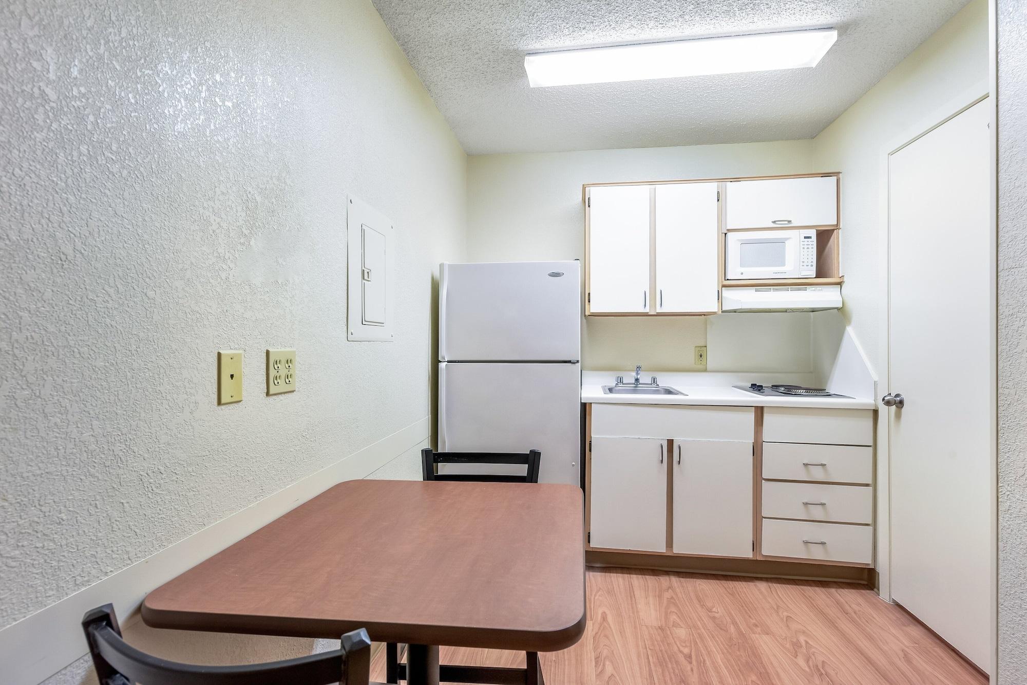 Hometowne Studios By Red Roof Dallas - North Addison - Tollway Extérieur photo