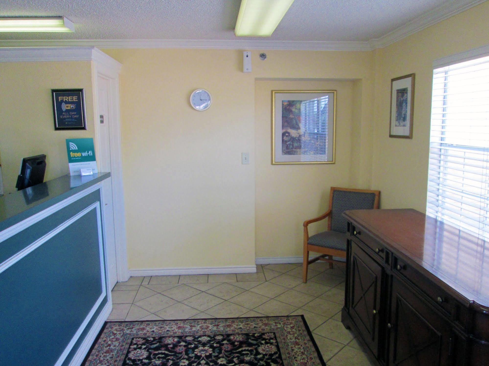 Hometowne Studios By Red Roof Dallas - North Addison - Tollway Extérieur photo